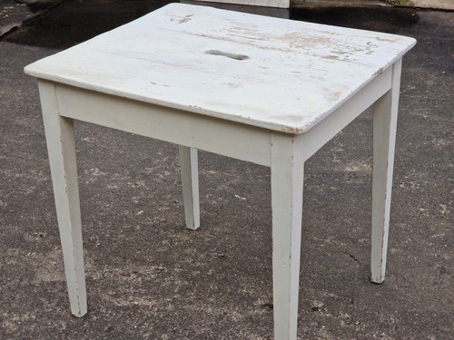 Alter kleiner tisch - kleiner,