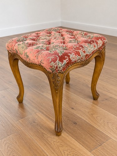 Eleganter vintage hocker aus - eleganter,