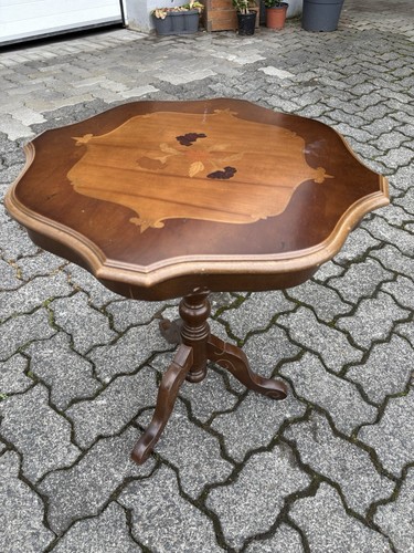 Alter beistelltisch mit blumen - alter,